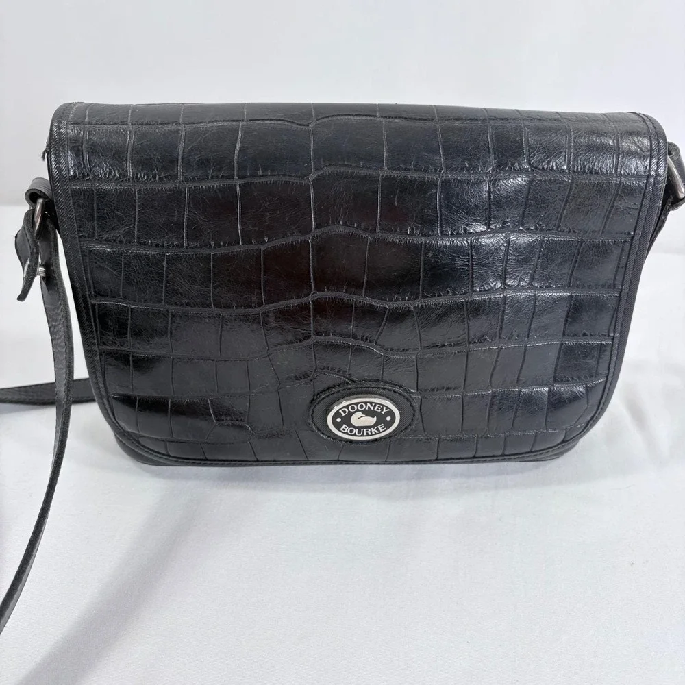 VTG Dooney & Bourke Black Croc Embossed Leather Flap Shoulder Bag Purse
